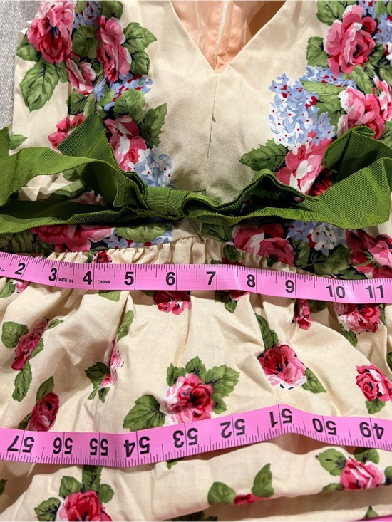 Victor Costa Dresses & Skirts - Victor Costa Cream Floral Dress with Pink Roses and Green Ribbon